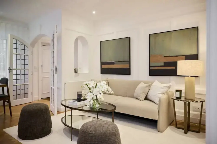 Цены на The Charm of Chelsea - Modern 4bdr With Shared Courtyard в Лондоне