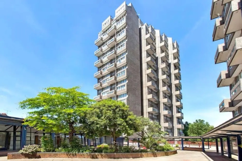 Central 2 Bedroom Apartment With Amazing Views — отель с удобствами в Лондоне