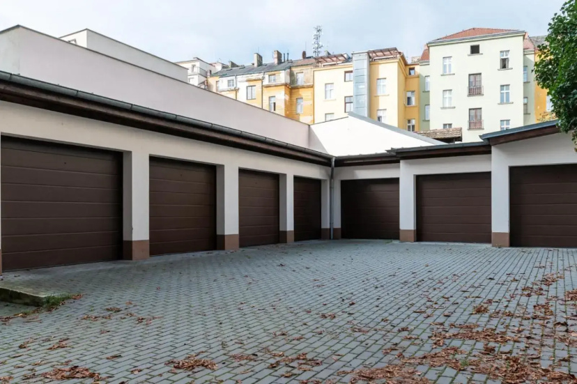 Designed apartment next to Vaclav square with terrace and private garage — комфортный отель в Праге