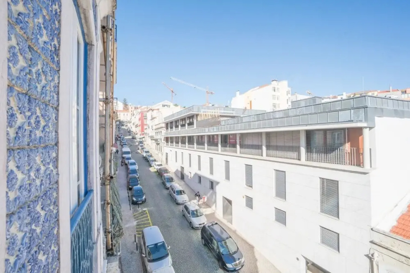 Цены на An Ecletic Apartment in Lisbon в Лиссабоне