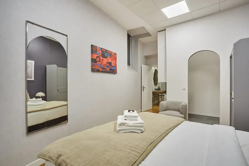Superb Apartment 3 Bedrooms Center of Paris — отель с удобным расположением в Париже