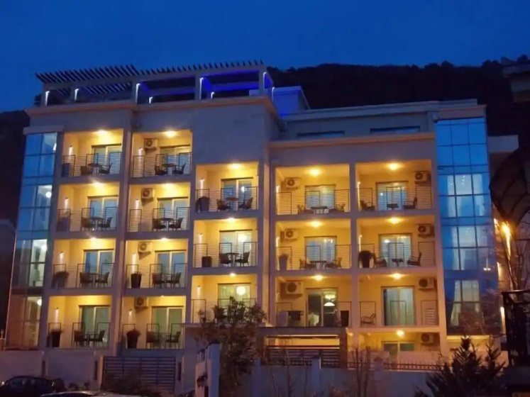 Apartments and rooms Grand Palazzo — отель с удобствами в Будва