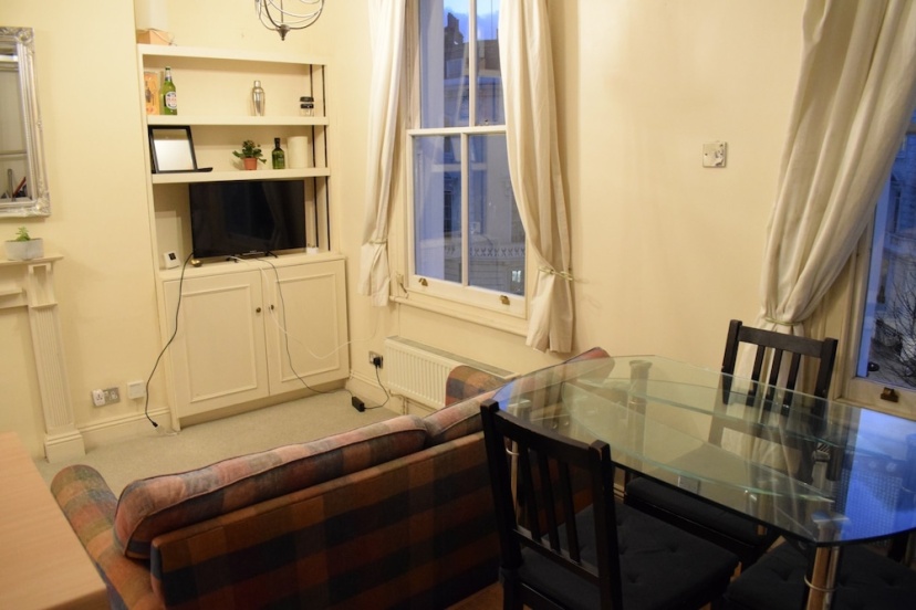 2 Bedroom Apartment in Pimlico London — отель с удобным расположением в Лондоне