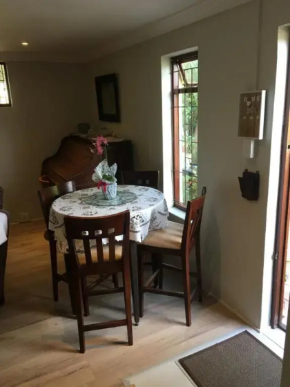 Цены на Geranium Studio в Кейптауне