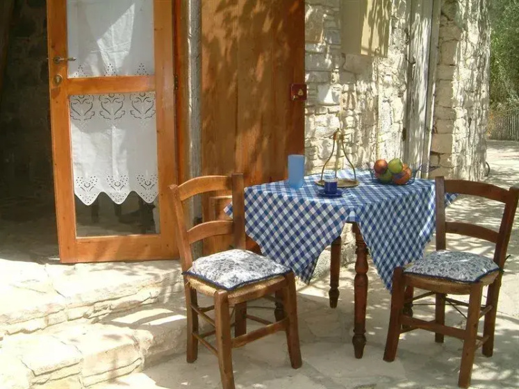Eleni’s Cottage — отель с удобным расположением в Лимассол