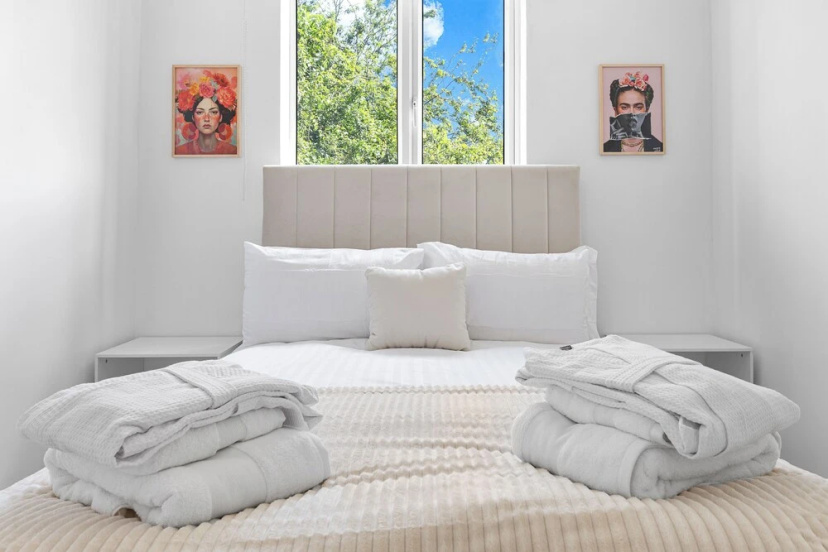 Charming London Apartment Near City Center — забронировать отель в Лондоне