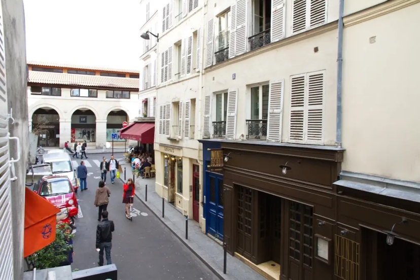 St. Germain des Pres Mabillon Apartment — забронировать отель в Париже