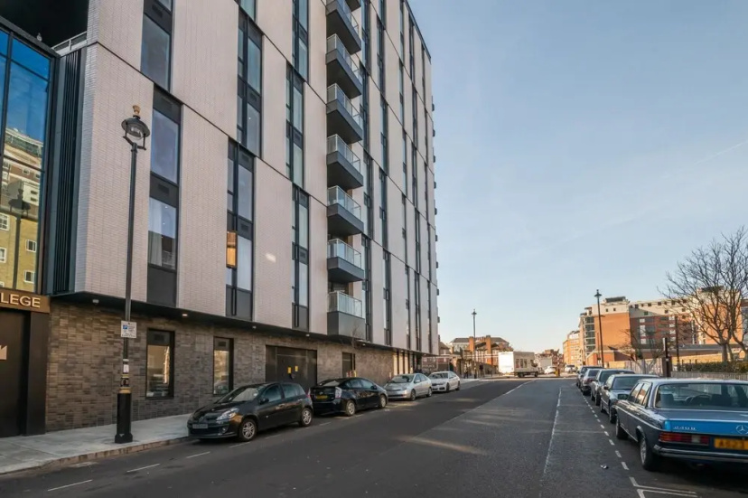 Цены на Modern Family Home close to Victoria Station в Лондоне