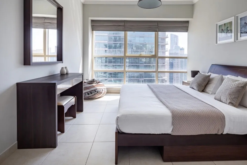 Stylish + Bright 1BR With Dubai Marina Views! - Apartment in ดูไบ - Photo 1