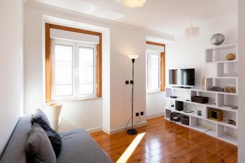Feels Like Home - Charming Graça Duplex — забронировать отель в Лиссабоне