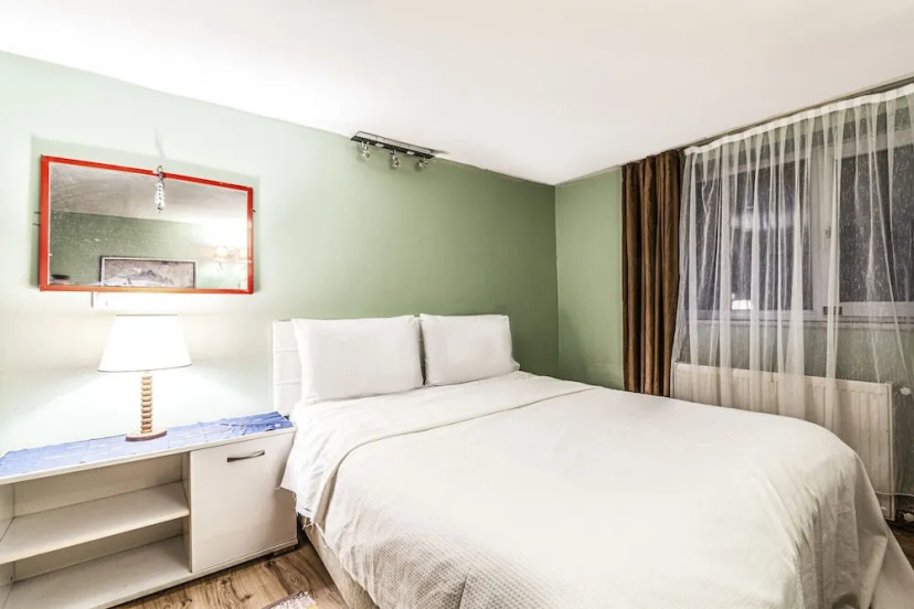 Cozy Home With Backyard in Sisli — забронировать отель в Стамбуле