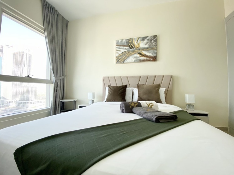Apartments Spacious Flat at JLT — отель с удобным расположением в Дубае
