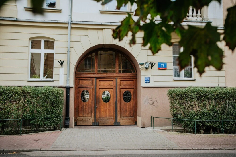 Green Wood Apartment Stara Ochota, 6th floor - no lift — отель с удобным расположением в Варшаве
