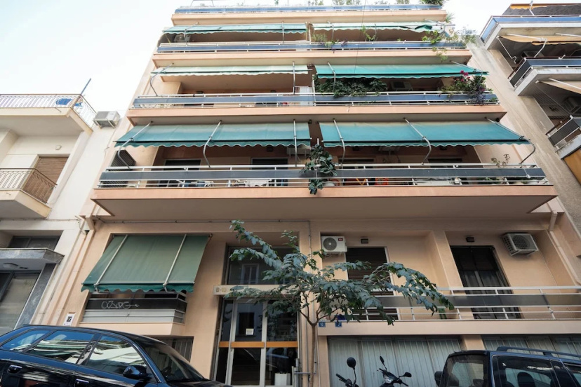 Modern Studio Near the National Gallery in Athens — отель с удобствами в Афины