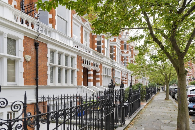 Spacious 3-bedroom Apartment in Earls Court — комфортный отель в Лондоне