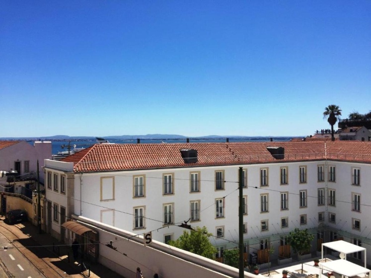 Alfama Tailor Made Green House With a View #2 — комфортный отель в Лиссабоне