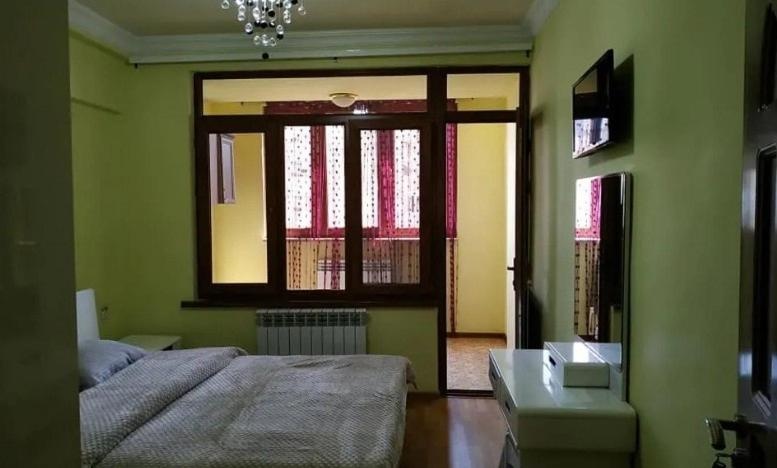 2Bedroom Spacious Apartment in Yerevan on Khorenatsi Street By Home Elite — отель с удобствами в Ереван