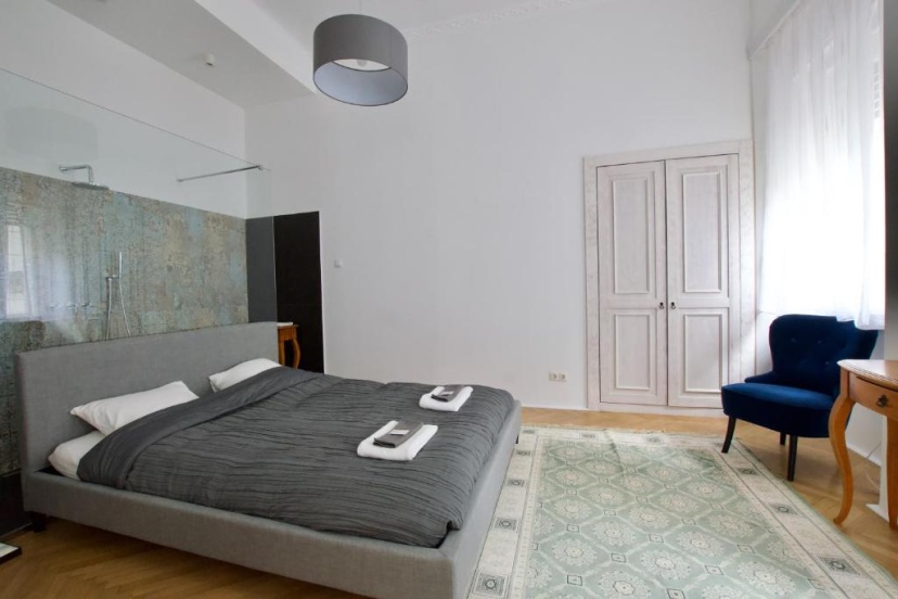 Luxury Apartment by Hi5 - Október 6 Street — комфортный отель в Будапеште
