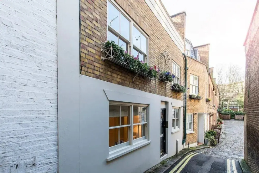 3 Bedroom Mews House - Marble Arch — забронировать отель в Лондоне