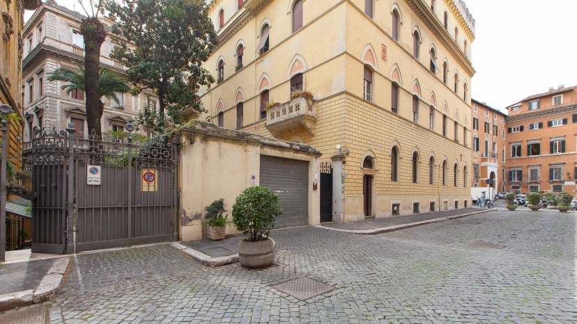 Rental In Rome Portico Ottavia Garden — комфортный отель в Риме
