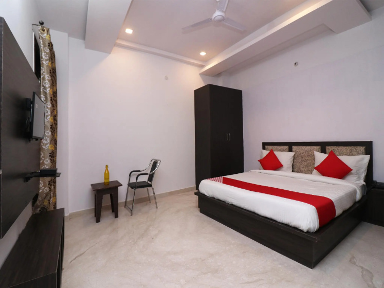 OYO Flagship 26166 Sector 14 Indiranagar - Hotel in Λάκναου - Photo 1
