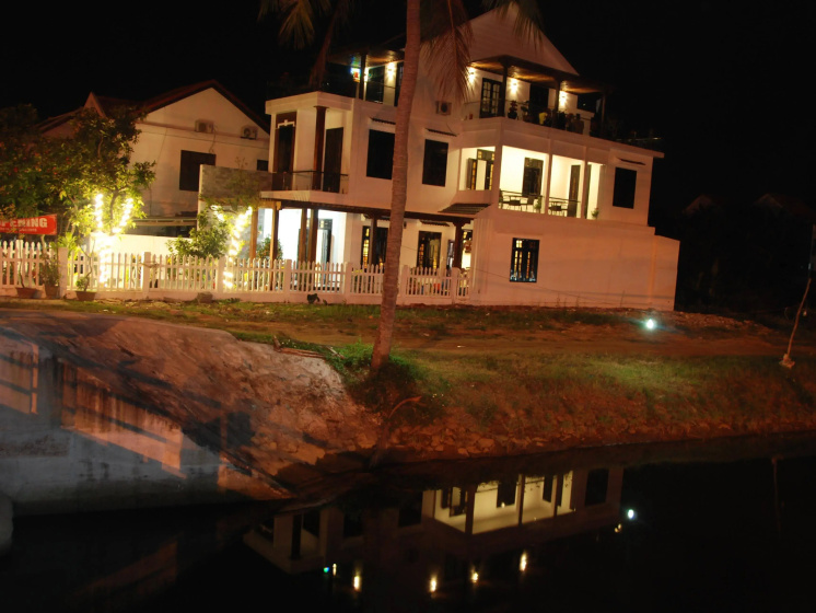 Azalea Homestay — отель с удобным расположением в Дананге