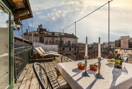 Ca' Delle Comari Venetian Terrace — забронировать отель в Венеции