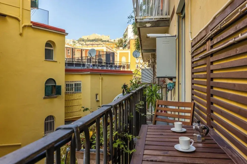 Hidden Gem on Chiaia Pedestrian Area — отель в Неаполе, Италия