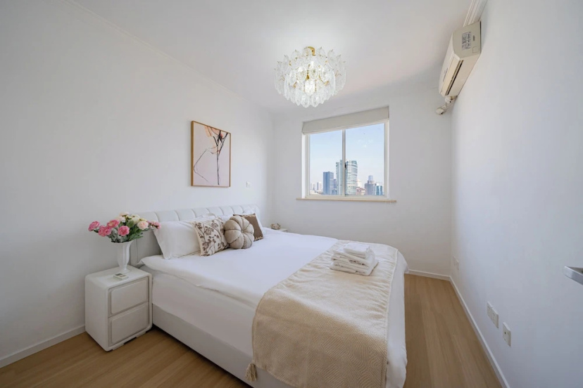 Цены на CityHome-3BRs 3Beds Nanjing Road в Шанхае