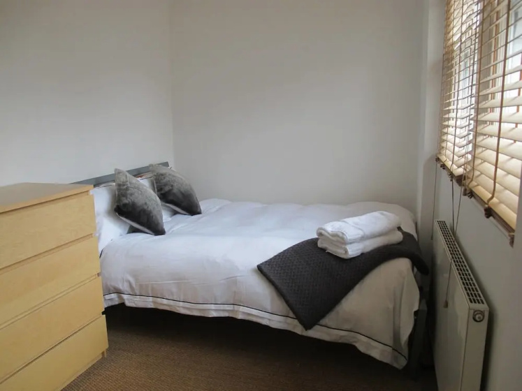 Amazing Two Bed Cottage in Victoria Park Village 3 — отель в Лондоне, Соединенное Королевство