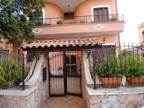 Bouganville House — комфортный отель в Риме