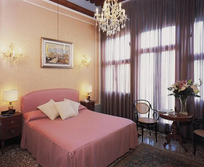 Santa Chiara Hotel — отель в Венеции для семейного отдыха