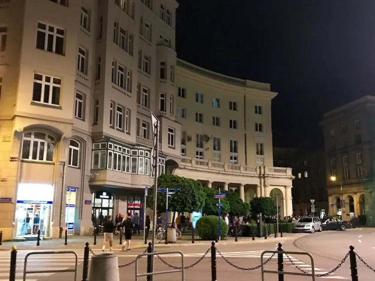 UNIT Centrum deLuX Plac Zbawiciela — отель в Варшаве, Польша