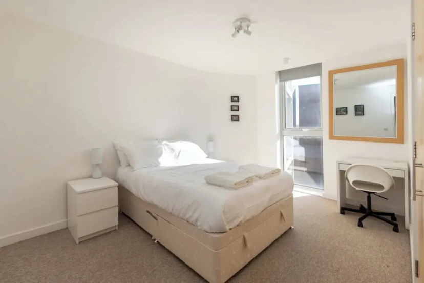 Bright & Airy 1 Bedroom Apartment in Trendy Peckham — комфортный отель в Лондоне