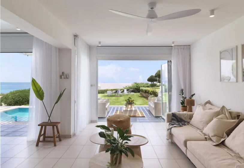 Sirena Solis Elevated Coastal Living Above Sirena Bay 2 — отель в Протарас, Кипр