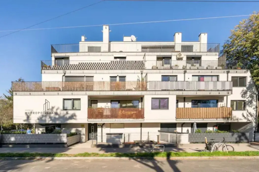 Near Lake Fully Furnished Beautiful Apartment — комфортный отель в вене