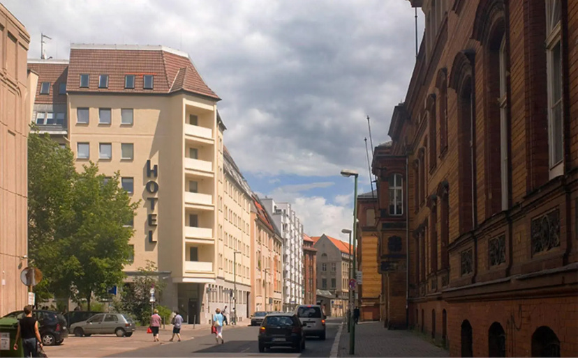 Сравните цены на Dietrich-Bonhoeffer-Hotel в Берлине