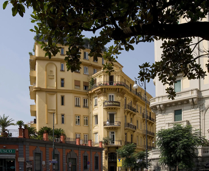 Pinto Storey Hotel — отель в Неаполе, Италия