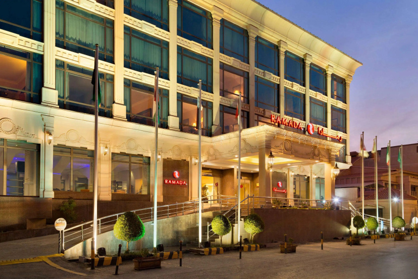 Ramada by Wyndham Riyadh — отель с удобствами в Рияде