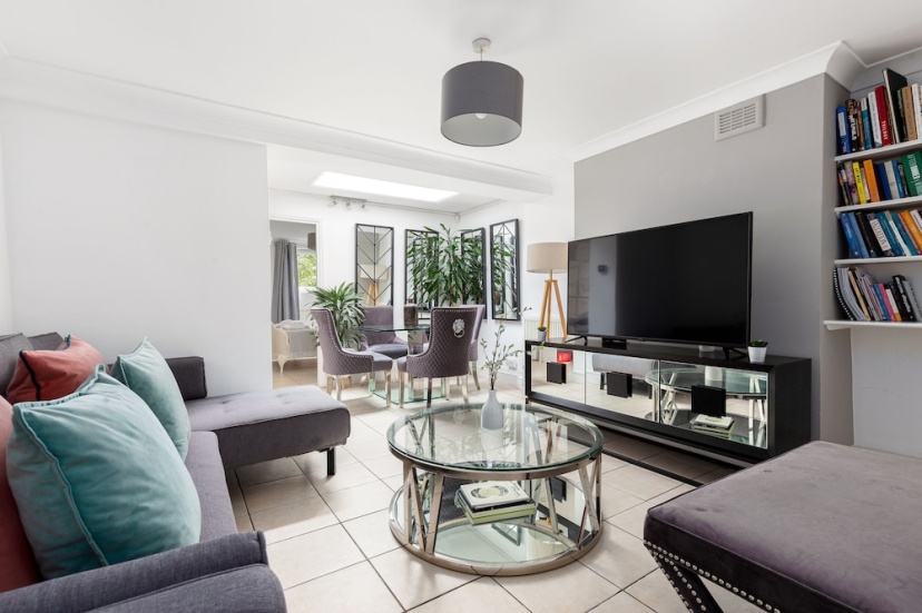 Magnificent 2 Bed Garden Flat in Oval — отель с удобным расположением в Лондоне