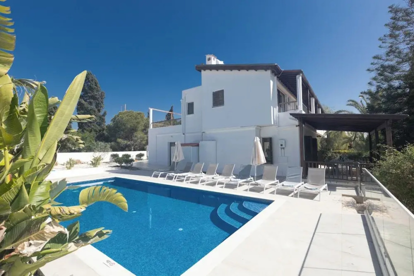 Villa Rosie, Modern 4bdr Ayia Napa Villa With Pool — забронировать отель в Айя-Напа