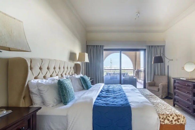 Luxury Lifestyle In This 1BR Apt - Fairmont Palm Jumeirah — комфортный отель в Дубае