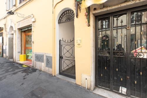 Iflat Light Apartment Near The Colosseum 2 — отель в Риме, Италия