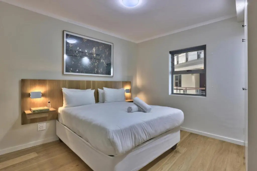 Stylish, Modern Apartment With Breathtaking Views. — отель с удобствами в Кейптауне