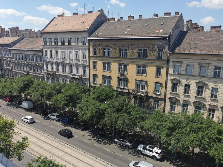 EST Grand Hotel Savoy — отель в удобной локации в Будапеште