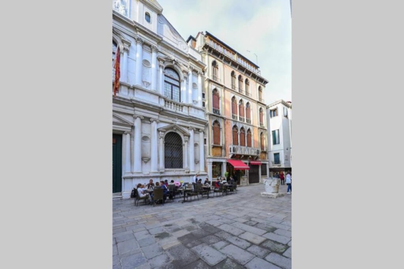 Цены на Ca' Fenice, charming apartment in San Marco, sleep 7 в Венеции