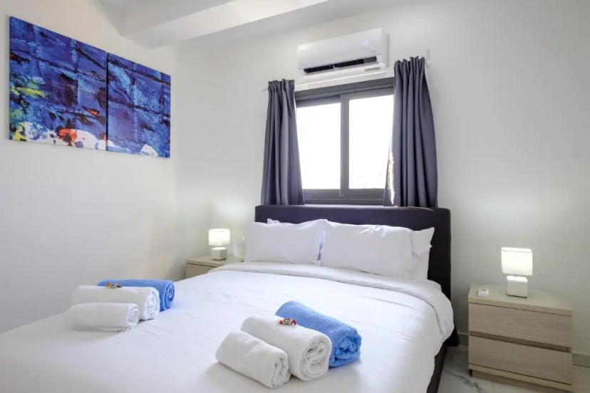 Lazuli Seaview Apartments 2Bdr — комфортный отель в Ларнака