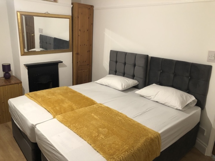 Golden Villa - Charming 3-bed House in Uxbridge 2 — отель в Лондоне, Соединенное Королевство