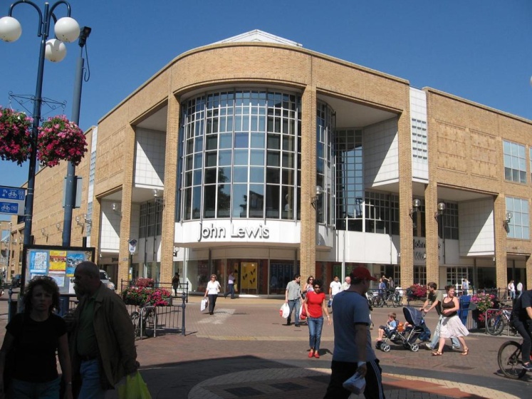 2 Bedroom Apartment in Stratton Court Central Surbiton incl Free Parking — забронировать отель в Лондоне