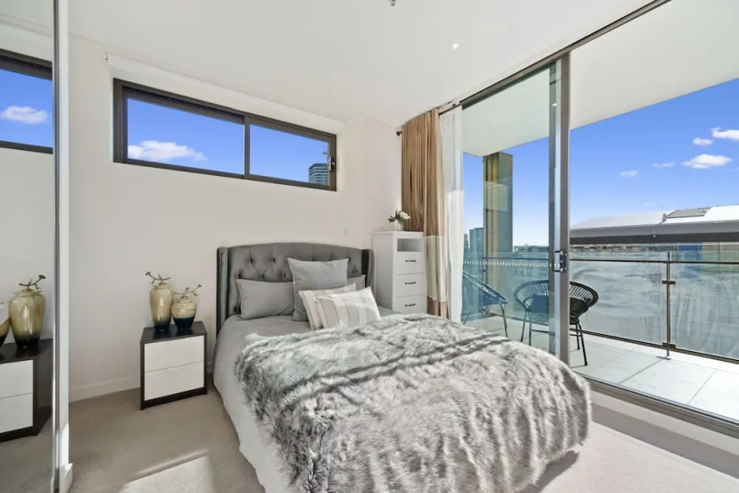 Full Darling Harbour View Luxury 2 Bedroom Apartment — отель с удобствами в Сиднее